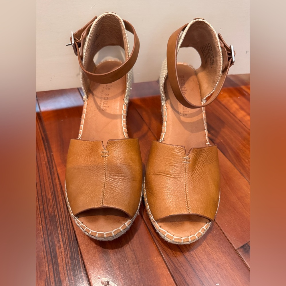 Gentle Souls Women's Tan and Cream Espadrille Wedges